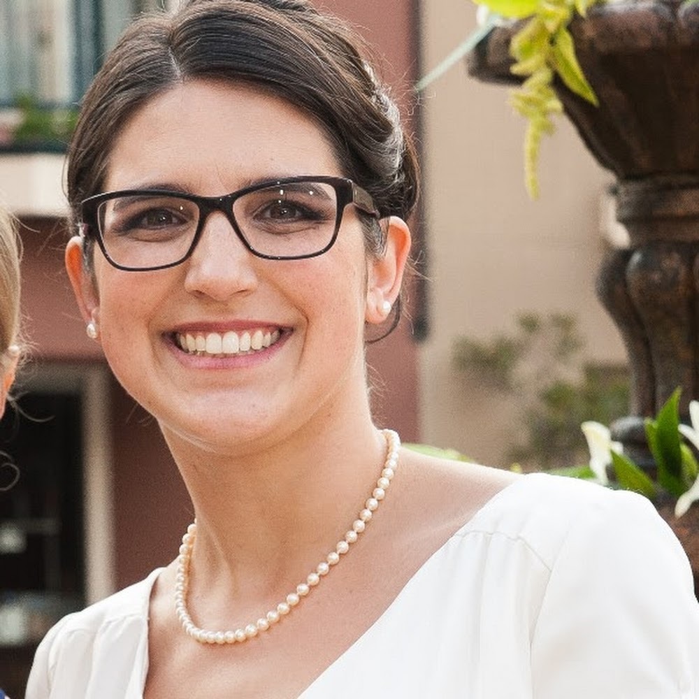 Meet your Posher, Elizabeth